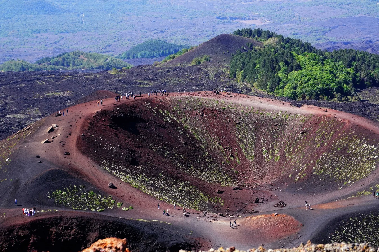 Cratere dell’Etna e paesaggio vulcanico della Sicilia